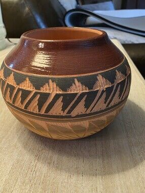 Authentic Laura Bahe Navajo Hand-Etched Pottery Vessel Southwest Art